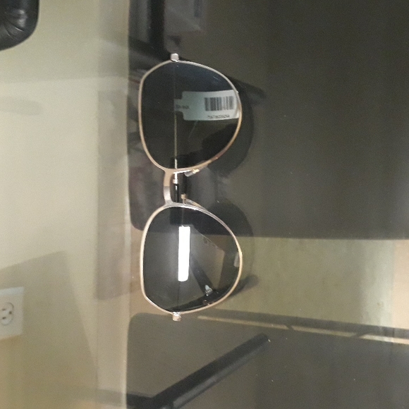Givenchy Sunglasses Unisex - Picture 2 of 10